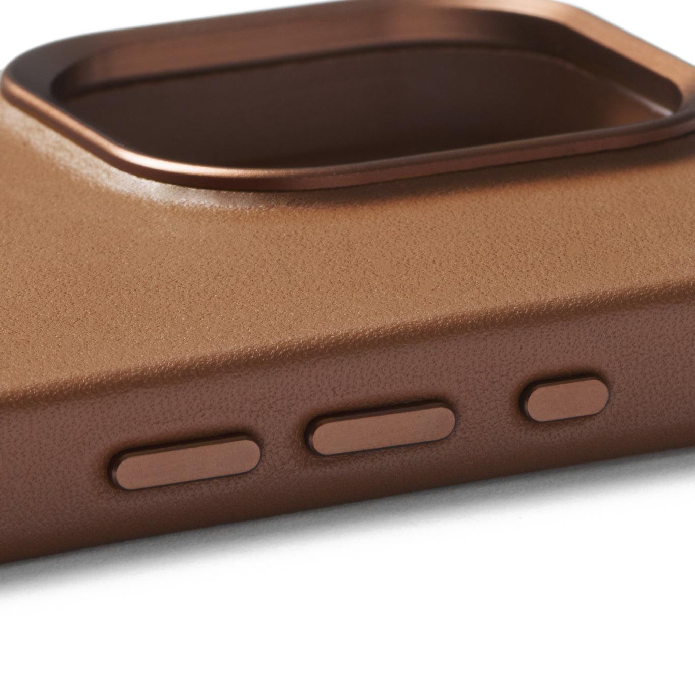 Mujjo Full Leather Case for iPhone 15 Pro, Tan, side buttons