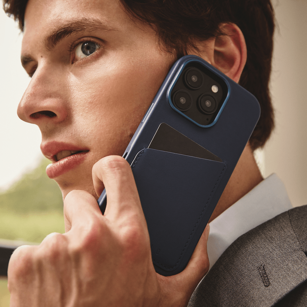 Mujjo Full Leather Wallet Case for iPhone 16 Pro, Blue