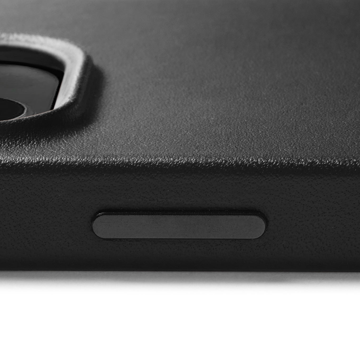 Mujjo Full Leather Case for iPhone 14, Black, side buttons