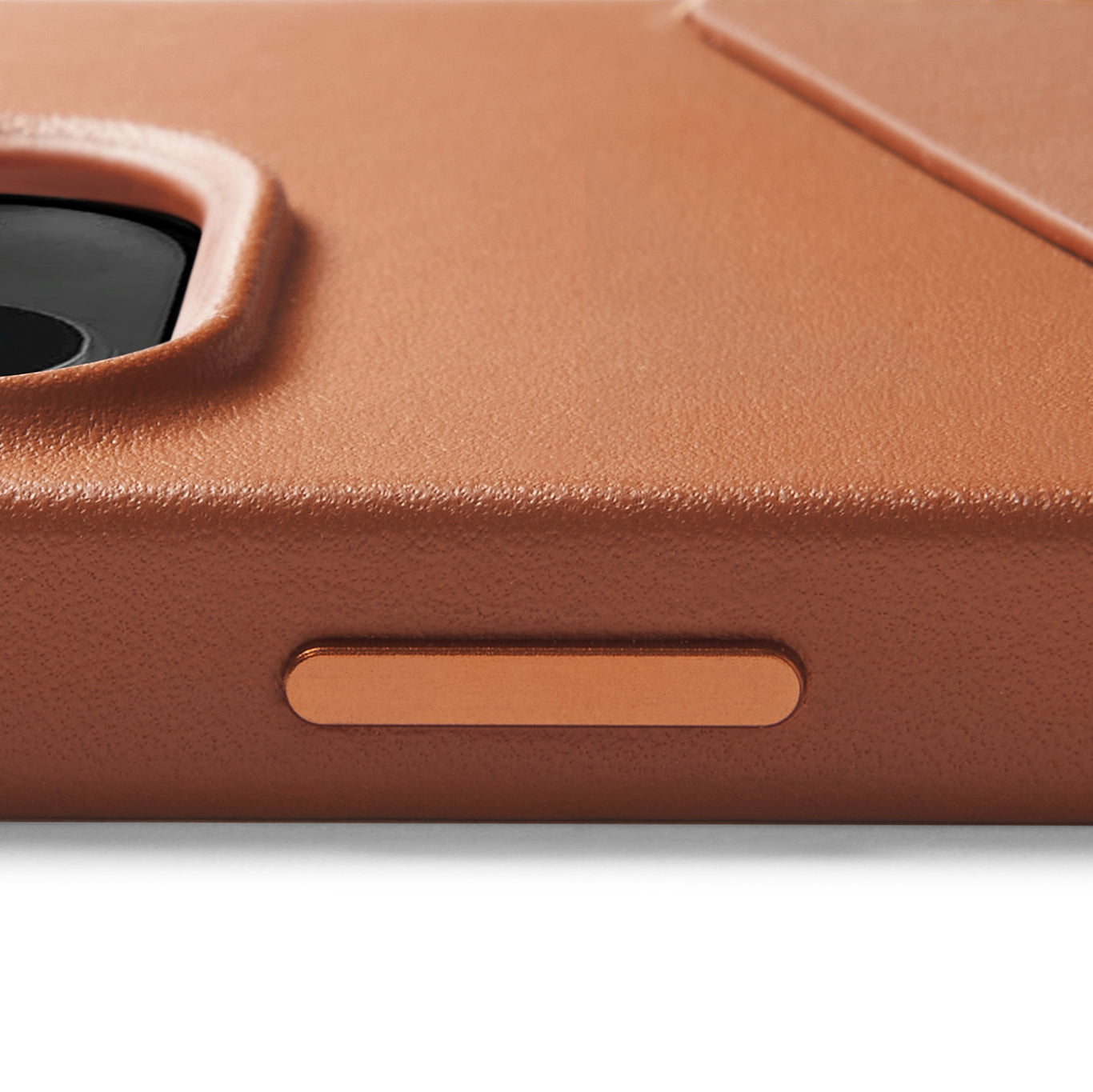 Mujjo Full Leather Wallet Case for iPhone 14, Tan, side button